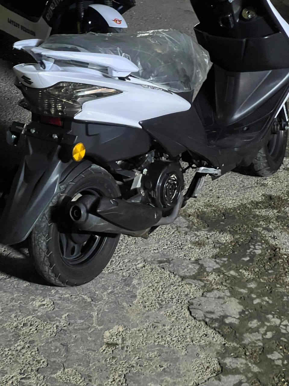 السلام عليكم دراجة سازوكي ياباني نضافه %99 كلشي بيها شغال ما مدوده عليها سبانه محرك 150cc للأستفسار خاص او ***********

