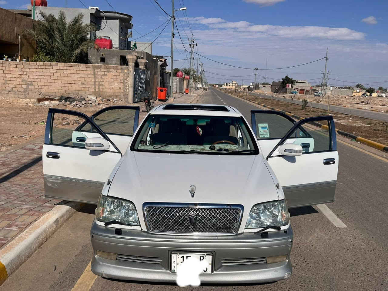 سياره لبيع ملكه كرستال الاصل موديل 2001 دكمتين رقم انبار انكليزي باسمي تحويل مباشر
سياره كامله تبريد حداديه 
السعر 140ورقه ومجال بسيط
***********
