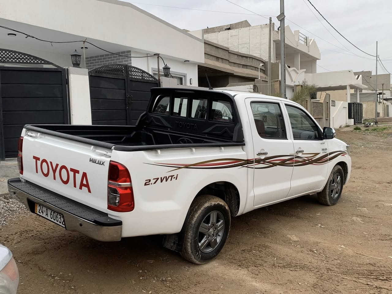 ﷽ تويوتا مرزي ٢٠١٥ شركة جيهان سفر اربيل كير اوتوماتيك داخل فورميكا شاصي ١٢ سياره جديد مكفول من صبغ و تبديل و حالوب  بي مكانين اصغير تعديل بارد تخم تاير دنلوب جديد سنوي حتا ٢٠٣١ جديد هزه و فحص جديد ماشي ١٤٨ الف حقيقي محرك و كير و اكسل كله بشرط  
مكان : كركوك 
رقم هاتف 📞: ***********
