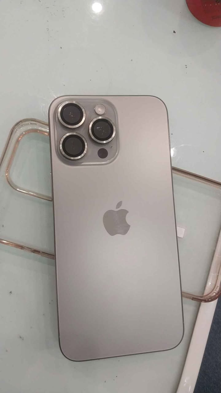 ايفون 15 برو ماكس ذاكره 256بطارية ١٠٠ مكفول من كلشي لا مفتوح ولا مصلح مكاني بغداد *********** بغداد, العراق
