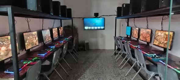 من رخصة الأدمن
------------------------------------
حاسبات للبيع الي يحب يطور من الكوفي مالته ويضيف مجال للكيمنك والتدخين ويدمجهم
------------------------------------
١٠ حاسبات + ١٠ شاشات حجم ٢٤ FHD نوع هايسنز
يوبي اس اونلاين 3kv عدد ٢ (يعني يطول ساعه) اذا نقطعت الكهرباء عندك
جهاز Lan مع خاصيه الانترنت + ميزين طوله ٤ أمتار والعرض ٥٠سم
------------------------------------
الحاسبات تشغل الألعاب الجماعيه
------------------------
١- كاونتر 1.6
٢- كاونتر سورس
٣- كال أوف ديوتي ٤
٤ - كال أوف ديوتي زومبي
٥ - كال أوف ديوتي ٦ إلى الجزء ٩
٦ - مدل اوف هونر بكل أجزاء العبه
٧ - جنرال زيرو اور
٨ - جي تي اي V بجميع أجزاء اللعبه
١٠ - سترونك هولد
١١ - عاصفه الصحراء
١٢ - بلور
------------------------------------
سبب البيع عدم التفرغ
------------------------------------
 للاستفسار يرجى الاتصال على هذا الرقم
***********
