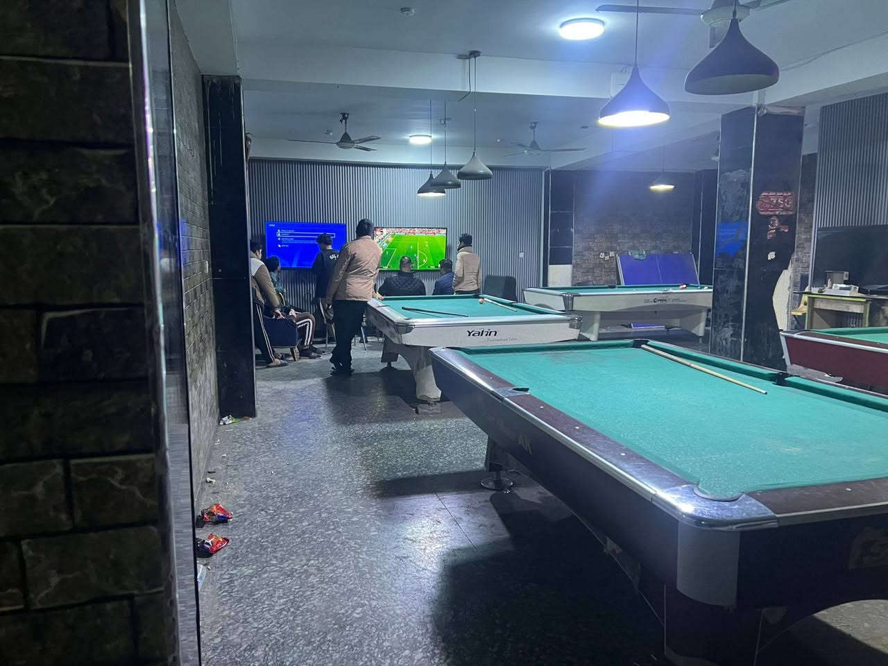 كوفي كامل للبيع طابقين اريد بس غراض او المكان  ول غراض الأرضي ١٦٠ متر يحتوي عل صاله العاب بليارد وبلي الطابق الأول كوفي مع كافتريه مساحه ٣٠٠ متر موبايل ***********
