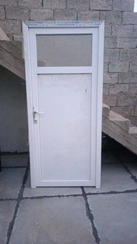 باب نظيف • ٢٫٠٥م×٩٥سم
