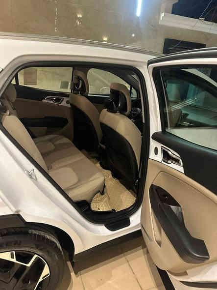 السلام عليكم
للبيع :كيه سبورتج  خليجي 
الموديل : 2023
ماشيه،18 ألف 
بصمه  كراسي عاديه 
مري كهرباء 
انضمه قياده
تشغيل عن بعد 
حساسات امامي خلفي 
 شاشه +عداد دجتل 
كامره دواره 
بصمت ابواب 
ترحيب عند لاقتراب 
مثبت سرعه 
ويل 19
تبريد قطعتين 
داخل بيجي 
محرك 2000 دوش 
شاحن واير لس 
الصابيح الماميه LED
المصابيح الخلفيه LED
شفتات ستيرن رياضي 
مانع انزلاق 
شاشه ابل كار بليل +جي بي اس 
انذار عند الاقتراب
اشاير بل مري 
السياره كلش نضيفه وحلوه 
الرقم بغداد دولي باسمي 
229 ورقه بيها مجال بسيط 
أي استفسار رقم صاحب السيارة 
***********
مكان بغداد حي جهاد
