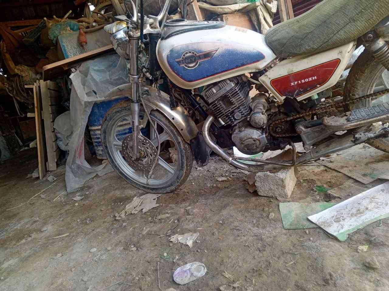 السلام عليكم دراجه للبيع جني دبل بلك بدون أوراق اكفله سرقه دراجه مال شقل السعر ١٧٠ وبي مجال ***********
