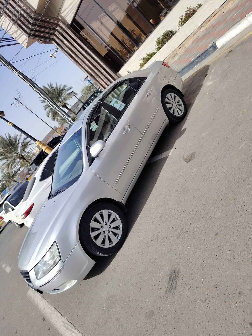 سوناتا مقدس 2012 وارد كوري 
مكفول من الحادث وتبديل.مكينه وكير وحداديه وتبريد كهربائيات كله جاهزه وبشرط.  رقم دولي بصره وسنويه ل 2030 
مصبوغه عام اثر جراد فقط. مكان كربلاء. سعر 90.
*********** 
***********
