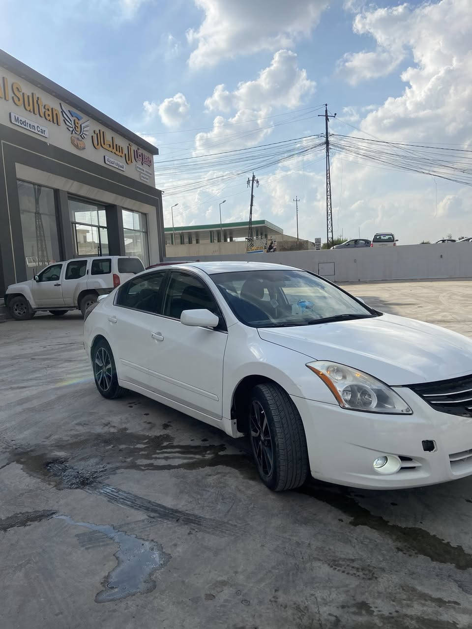 السلام عليكم نيسان التيما موديل 2012 السياره بيها شبر داير خلفي وربع باب خلف السائق وصبغ جاملغ امامي بدون اي دواخل تقريباً قطعه ونص السياره نضيفه وما متعوبه كير مكينه كفاله عامه المكينه لاتنقيص ولا تبخير داخلها كشنات غرفتها حيل جديده والسياره كلها نظيفه وحلوه ماعايزها اي شي بس سنويه وارقام ترايك وين ماتريد مراوس بالتيما فقط تكون مقارب لسعرها سعر السياره 96 ورقه وبيها مجال بسيط الي بيها قطعتين جاي تنباع باغلى وشايف خيرها الي ياخذها *********** واتساب فقط الرقم مغلق
