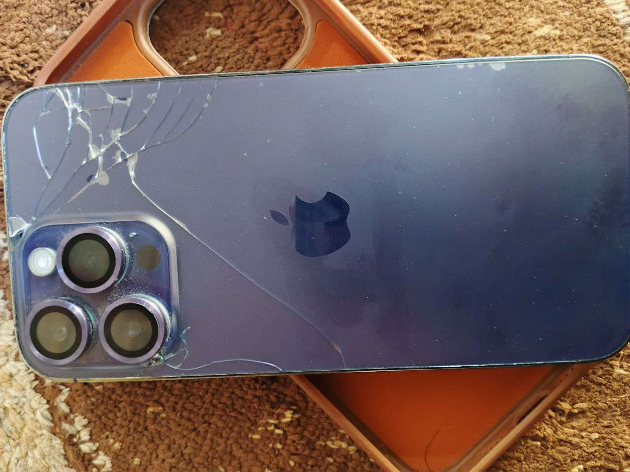 14 بروماكس ذاكره 256بطاريه مستبدله تقره100وضهره مكسور كما واضح بصوره لبيع او مروس بجهاز اقل منه 
ملحق كامل 
لتوصل *********** واتساب
