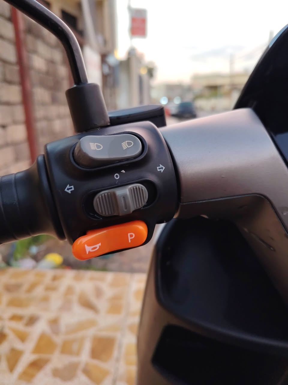 السلام عليكم 🤎
ماطور شحن 🔋⚡
نوع  :      الريان 

مواصفات:

1. 6بطاريات دبل 32A
2اشاير يمين يسار 
3.مري 2
4.هورن 
5.ملف 2,000
6.بريكات هيدروليك أصلي 
7.لايت عالي ناصي زينون 
8. شاشه تحدد العطل و وتقراء المسافة
9. ستاند عدد 2 
10. عدد السرع 3 يمشيك حقيقي 65
11. نظام P 
12.تايرات جدد ونضاف 
النظافه قدام العين 90%
عنوان: موصل جانب الأيسر 

للتواصل الاتصال علا الرقم 
***********
أو مراسله الصفحة خاص
