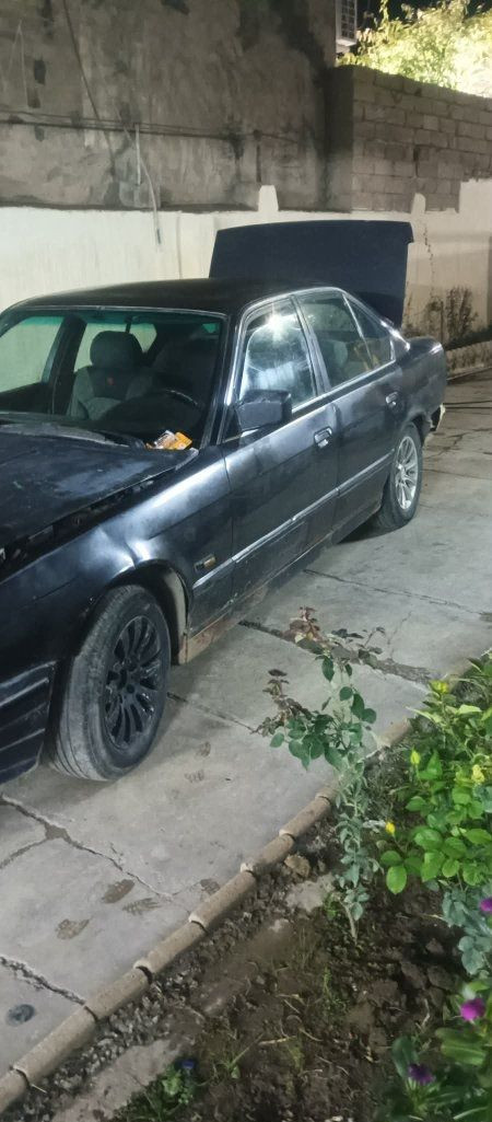 السلام علیکم 
بی ام 535
مودیل 1989
کیرمحرک شرط صارسبوع شادھا 
صدر امامی خلفی کلھ جدید 
رقم فحص مؤقت بغداد اسود 
صاحبھا الشرعی موجود وجاھز لتحویل 
سیارہ من حض وبخت کلفتنی
30 وبیھا مجال
الاستفسار ***********
