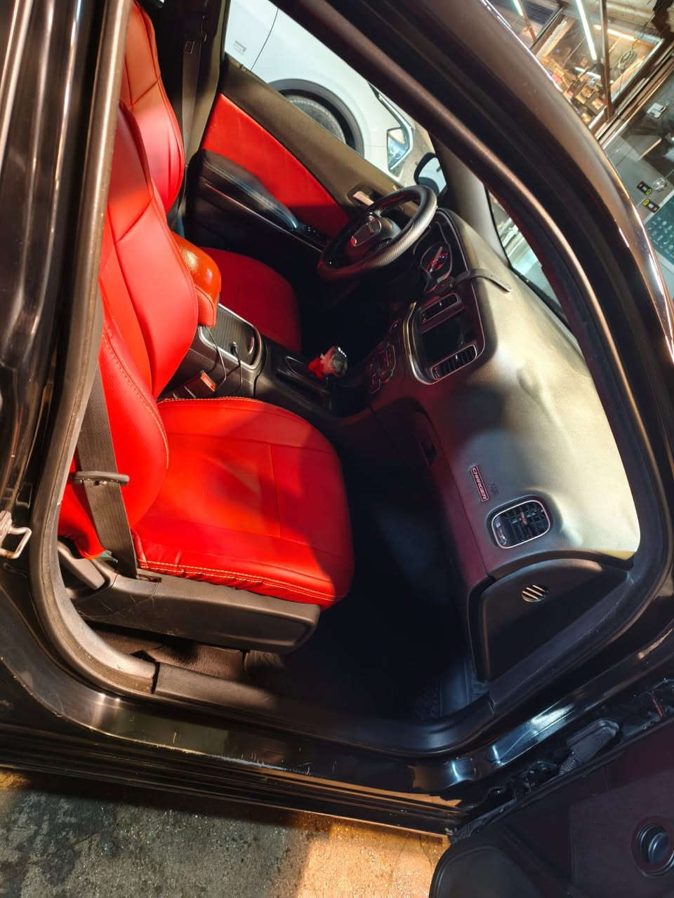 سلام عليكم للبيع جارجر 2017 اسود sxt رقم اربيل بسمي تحويل مباشر
موصفات 
محرك 6 سلندر 3600
تو ويل 
شاشه كبير 
حساس خلفي 
كار بلي 
نظام صوت الباين 
كشنات حضن تدفئه 
ويل ٢٠ 
سياره عليه نانو سيراميك ضمان 
ماشيه ١٢٠ 
مكفوله من شاصي ولغود 
بيه بنيد مصبوغ اصلي تغير لون مال تحديث 
وبيه جاملغ خلفي وره سايق صبغ وباب عكس سايق كلير امريكا 
مكاني بغداد سعر 185 ورقه وبيه مجال بسيط
رقم ***********
