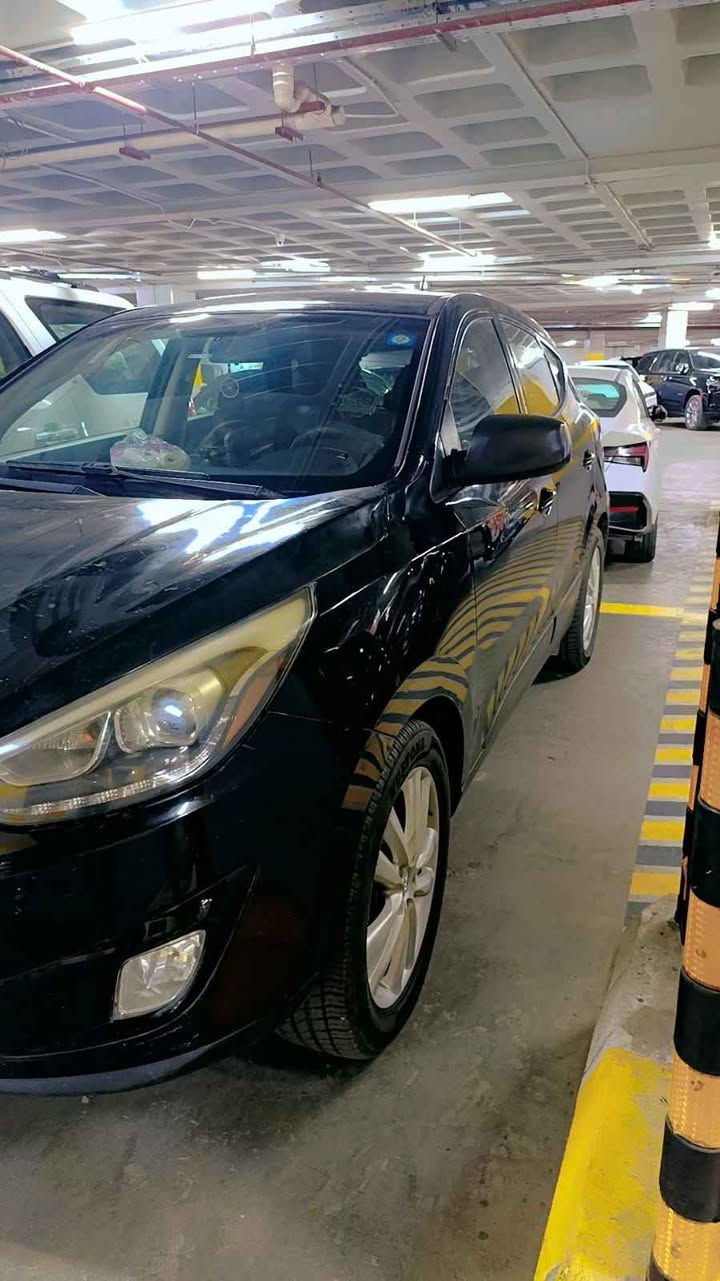 توسان وارد امريكي اسود موديل 2014 
بيها 3 قطع صبغ مثل ماموضح في السونار
باقي السيارة نظيفة جدا 
السعر 115 وبيها مجال 
عنوان كربلاء طويريج
*********** كربلاء, العراق
