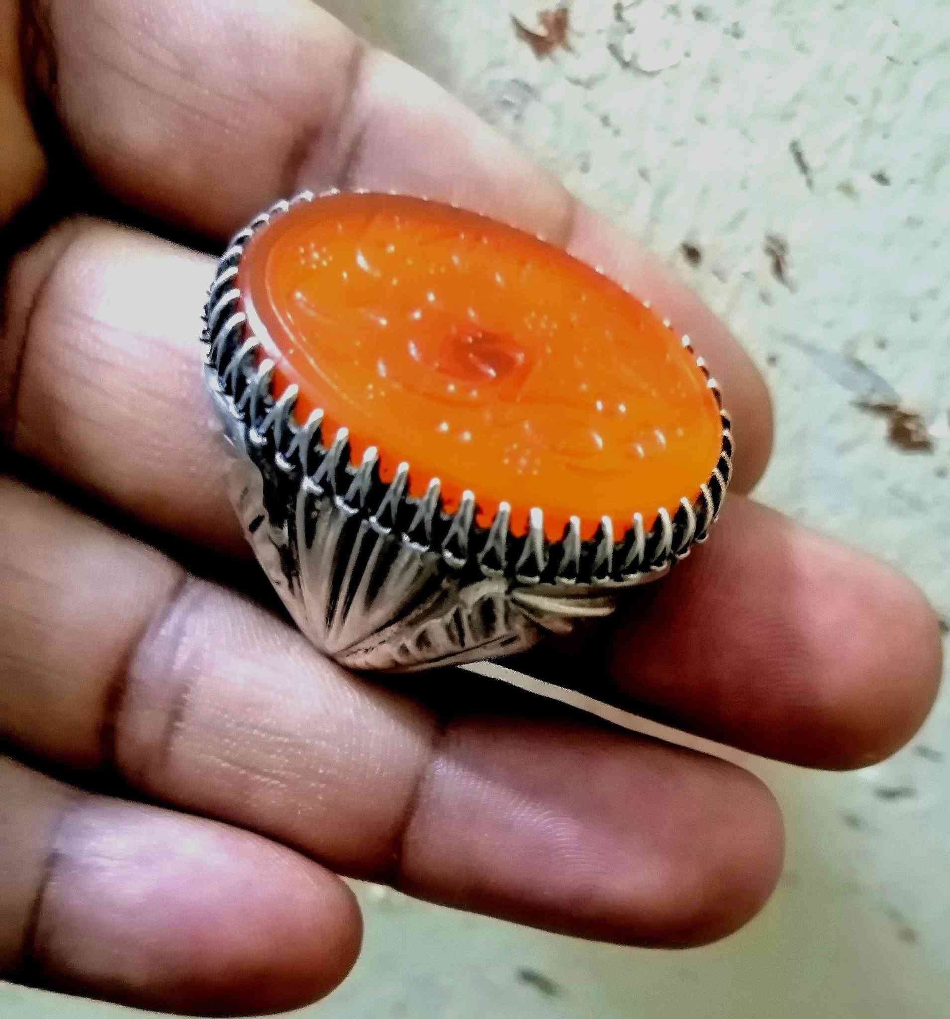 دومآ نريد أن تنال اعجابكم فيما ننشر من احجار نادره وجميله نقدم لكم جوهره العقيق اليماني المسمى ((قشره البرتقال)) يمتاز بخط وصياغه في غايه الروعه للبيع على الخاص اوالاتصال على الرقم التالي ***********
