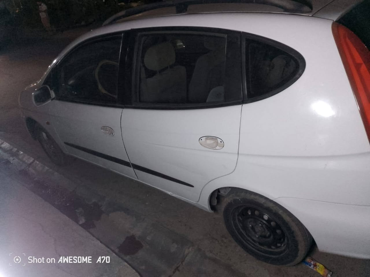 من رخصه مدير الكروب المحترم موديل 2001  مكينه وكير خير من الله رقم بغداد انكليزي سياره بلادي العنوان بغداد مدينه الصدر شارع الفلاح هزه جديدة  سنويه جديده صبغ في الجاملغ الايمن فقط سيارة نظيفه الاستفسار على الرقم ***********
