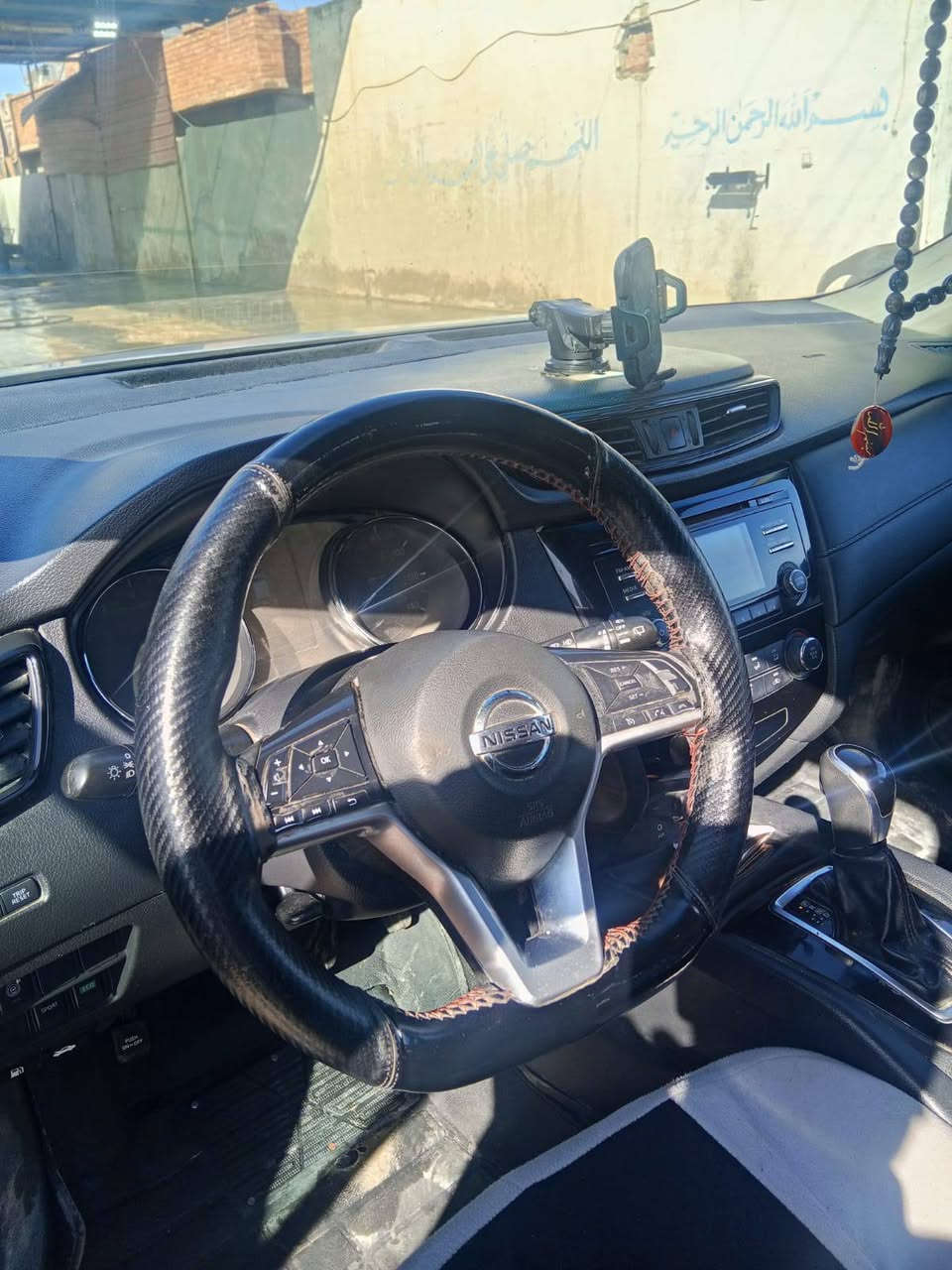 السلام عليكم 
نيسان روح موديل 2017 اربيل / اللون سلفر / وارد امريكي/ بيها صبغ قطعتين ونص بابين ونص جاملغ خلفي/ سيارة جاهزه/ السعر. 155 وبيها مجال
هـ*********** 
ملاحضه السياره مال بيت وابسمي
