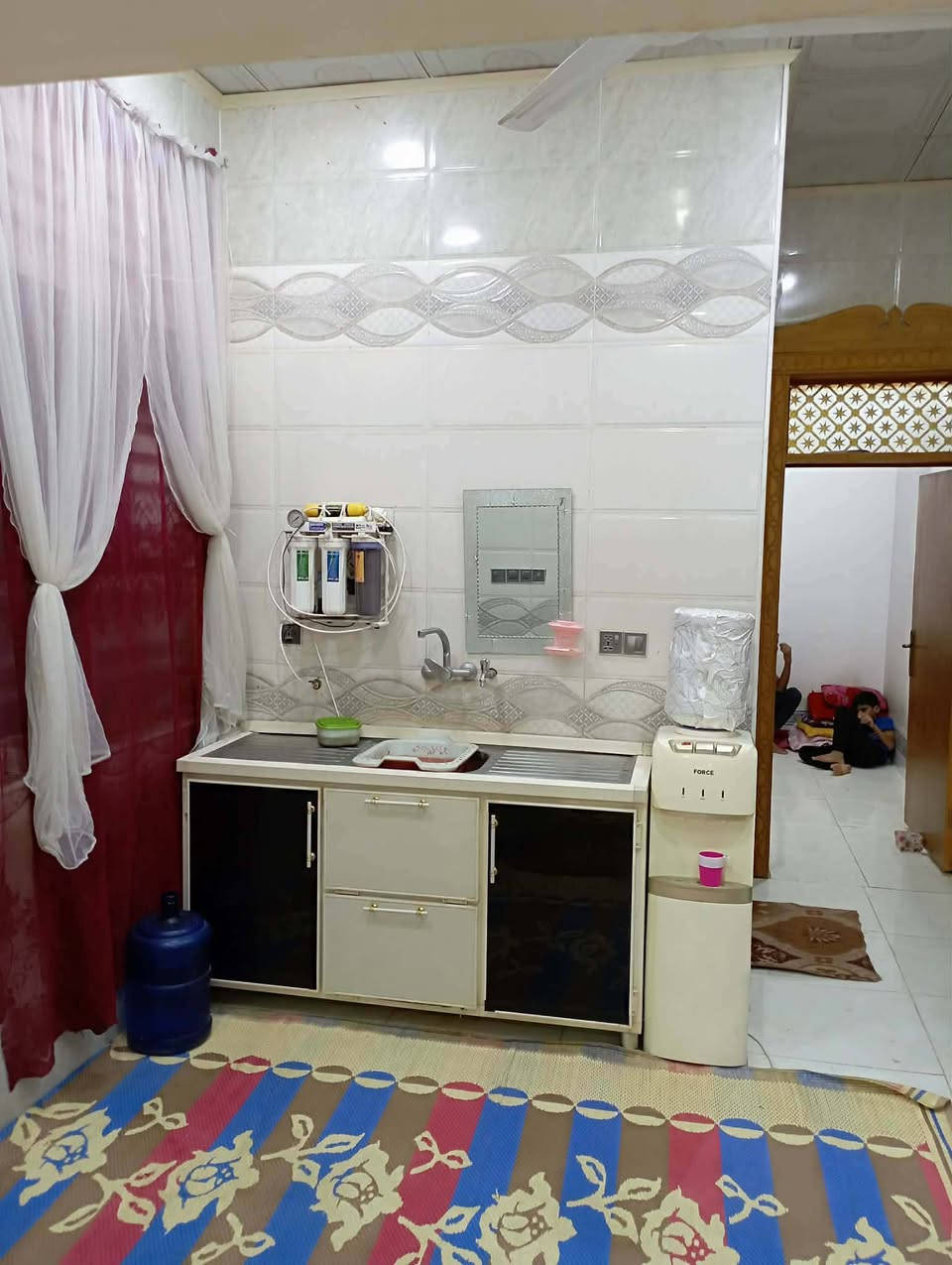 بيت للبيع مساحه ١٠٠م طابقين بناء جناي الطابق الاول غرفه وصاله واستقبال طابق ثاني غرفتين مع صاله حي نداء قرب جامع الاحسان استفسار رقم صاحب البيت ***********
