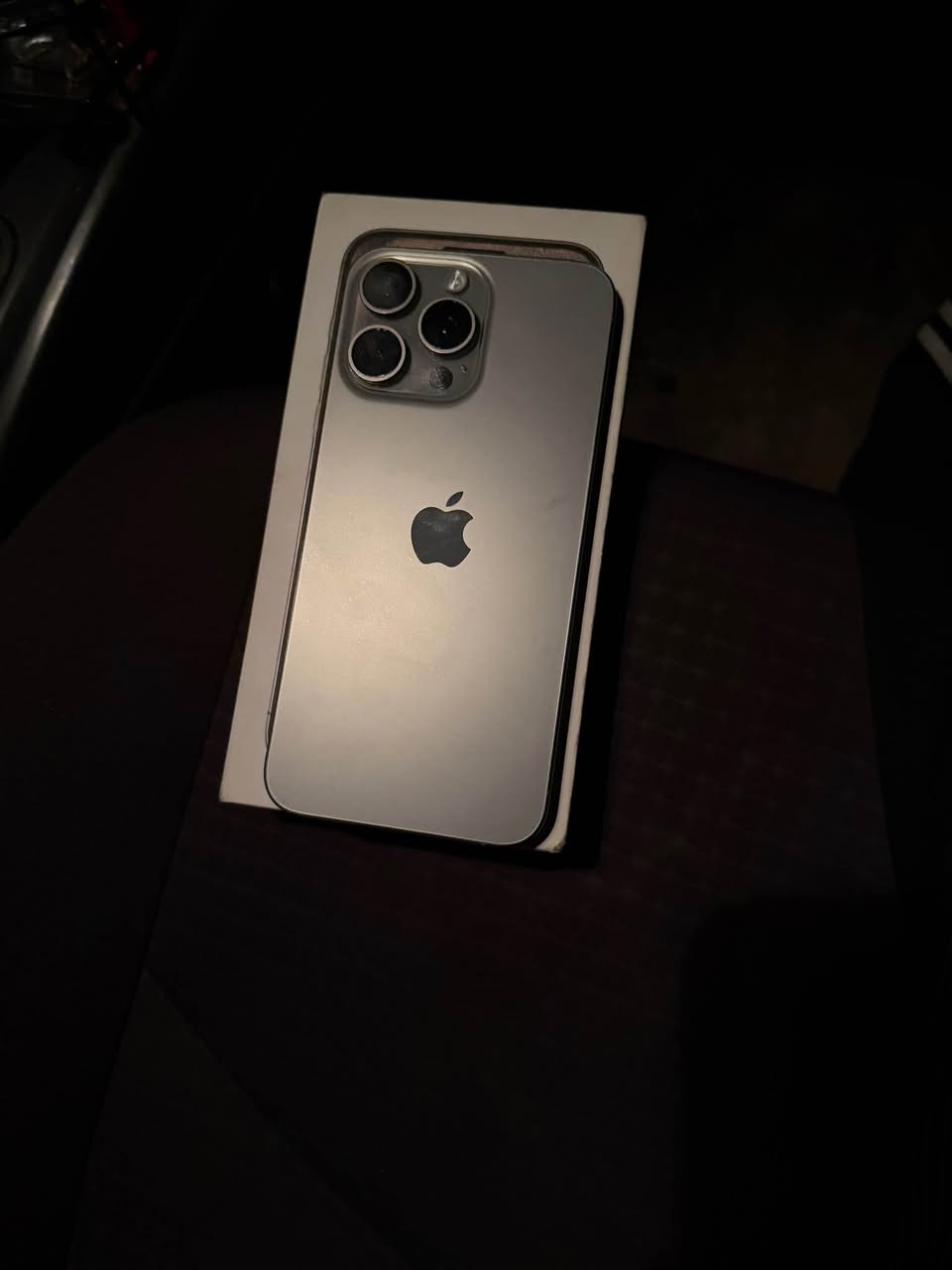 ايفون ١٥ برو ماكس 
ذاكرة ٢٥٦ بطارية 🔋 ٨٤٪؜
الجهاز نظيف شخط ما بيه فقط شامه بالشاشة ما مأثرة على اللمس وصور النقطة مأشر عليه بالصور 
للبيع ب٧٥٠ وبيه مجال الاستفسار على الرقم ‭*********** 

او على الخاص دهل اوران, واسط
