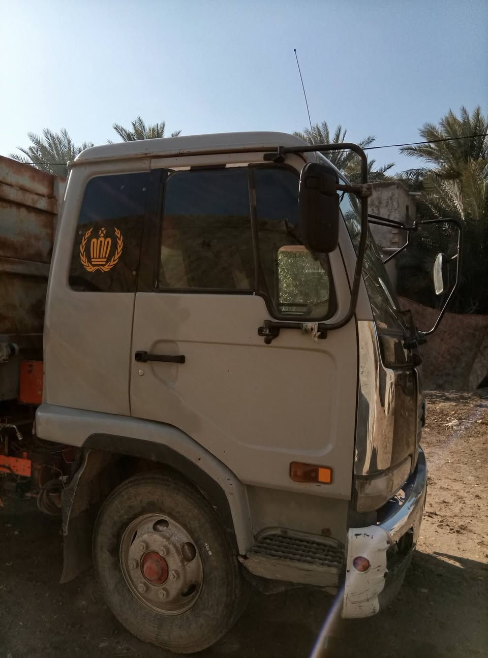 السلام عليكم للبيع نيسان قلاب بلادي ٤طن موديل ٢٠٠١اصل محرك بي بخار كير اكسن مكفول  تبريد شغال كهربائيات كله شغالة مداور ثانيوم المكان بابل متحتية السعر ١١٧وبي مجال الاستفسار ***********
