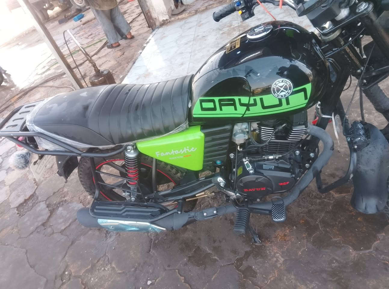 السلام عليكم دراجة دايوان جبلي مديل2025 . اسكنر.صار شهر من منزلهة يعني نازلة ب2026  دراجة جديدة وضع الشركة مكفولة كفالة عامة  السعر (1350) وبيها مجال شي بسيط مكاني بغداد بغداد الجديدة ***********
