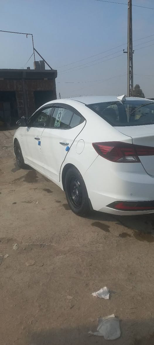 السلام عليكم النترا 2019خليجي فول ماعدا البصمه لا حادث ولا صبغ بيه بكانات بارد كلش قليل ولدوسه كهت العكس السايق تخم تاير حداديه جديده توتي مسويه ارضيه جلد تغليف الكشنات سياره ماتحتاج اذب عليه 1000دينار جازه ترايك لربيل مكاني بصره كرمه علي قرب جسر الحشد *********** رايده150بيه مجال قليل
