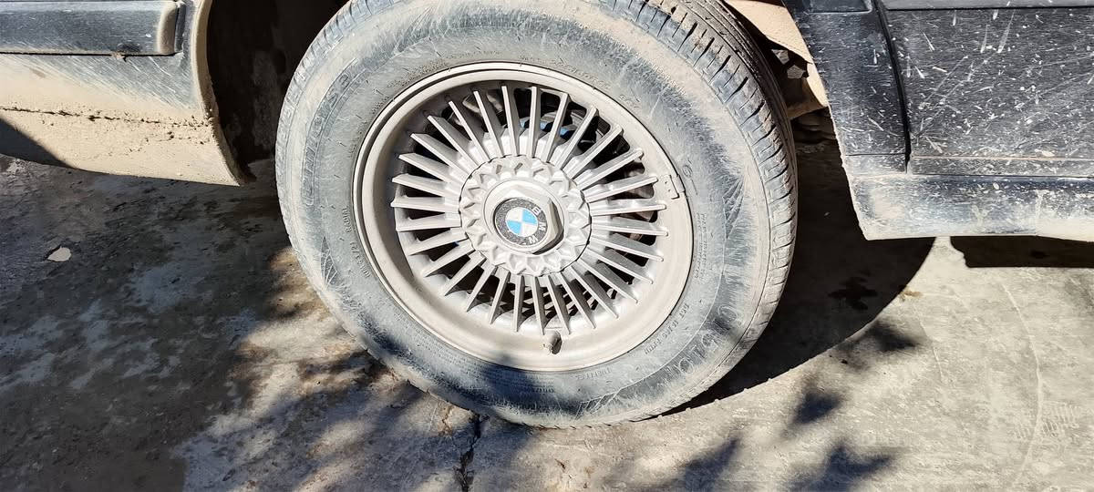 السلام عليكم ويل شعاع الاصلي الماني شرط
تايرات نص عمر و كبات ويا السعر 400قفل انتصال***********
