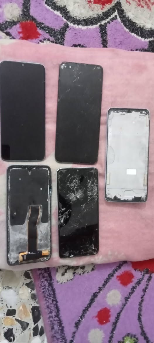 تليفونات حديثة عوزهن شاشات كلهن ذاكراتهن 128وشحنهن تاب سي ابيعهن على وضعهن ب50الف مكاني بغداد مدينة الصدر اخير الجوادر ***********
