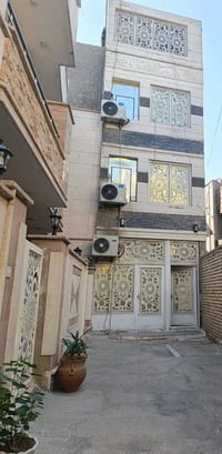 بيت للبيع مساحة ٨٥ م متكون من ٣ طوابق مشتمل وشقتين معزولة بدرج خارجي ....