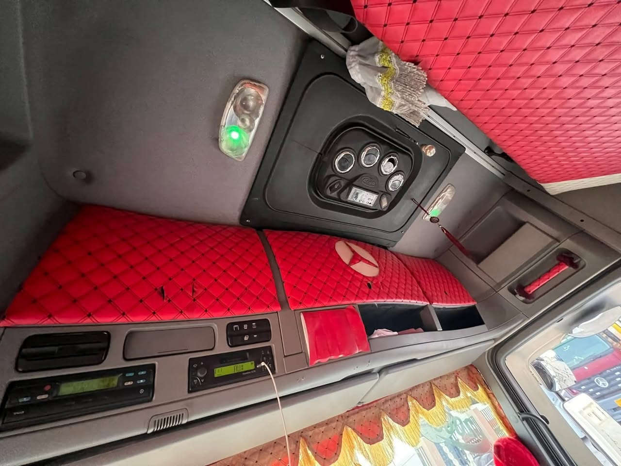 سياره للبيع 2008 توماتيك 12 نمره محرك مكفول قاطره مقطوره ملحق بعربانه 2 للتواصل علا هاذا الرقم من الساعه 9 صباحن لل 8 مسأن //***********/////***********
