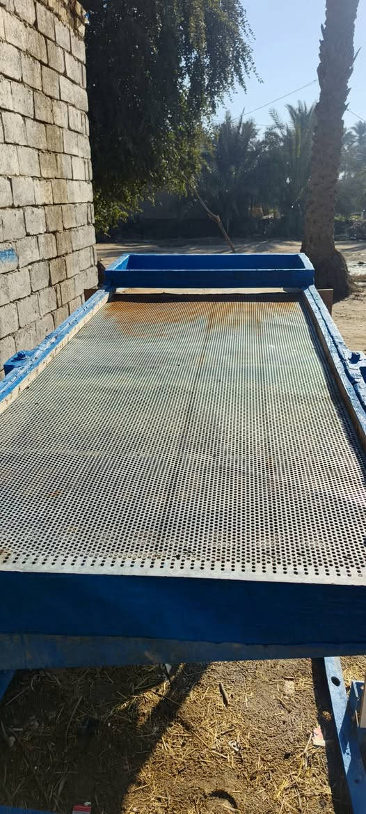 غربيل شلب + حنطه نضيف جدا ماطور سنگل جديد حصير عدد 2 على طوله تزگام العليا للشوائب الكبار والسفلى للدنان وغيره خشب جديد المكان نجف مشخاب للاستفسار ***********
