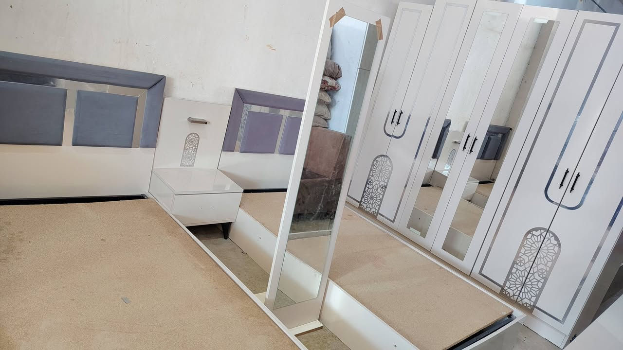 معرض رافع التميمي للاثاث المنزلي الجديد والمستخدم العنوان الحويجه فلكه شارع اطباء مقابل مجمع القادسيه
للمفروشات . . ***********.
