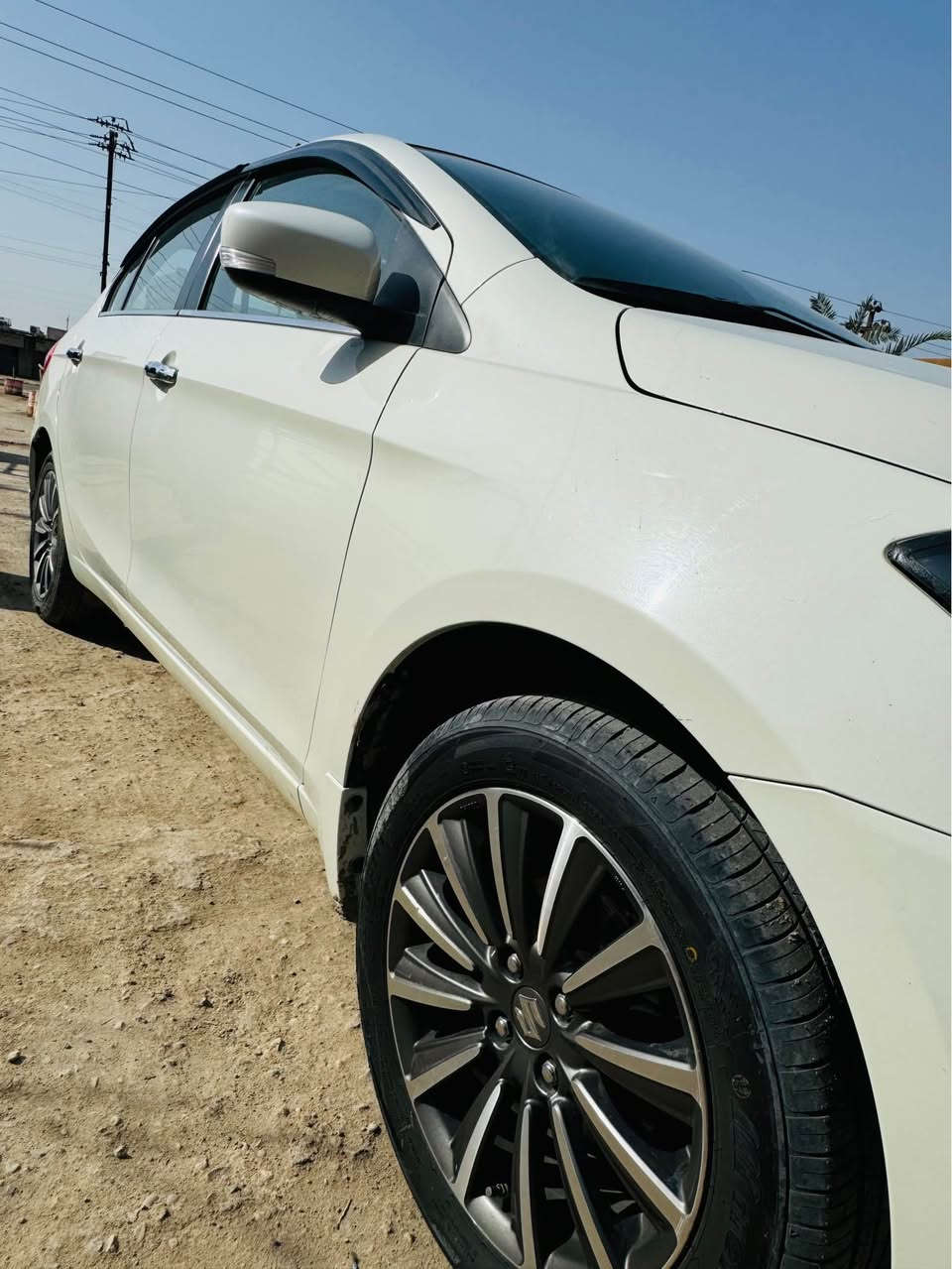 السلام عليكم 
سازوكي ( سياز )
موديل :2023
ماشية : 70 الف
المواصفات 
بصمة 
تحكم ستيرن جهتين 
كروز سرعة 
كشنات جلد 
داخل بيجي 
صاجات 
حساسات 
قطعتين تبريد 
مري شفط كهرباء 
اشاير بالمري 
مري عاكسه لضوء 
لد امامي 
بلوجكتور زنون 
لايت زنون 
ويل كب كروم 
يدات نيكل 
شباك كروم 
مانع انزلاق
المكينة 4 سلندر 
 1500 
دبل ايرباك 
حساس تاير 
بريك ABS
(رقم اربيل الجديد بأسم شركة وكالة او تحويل)
السعر120   ( الون الابيض )
سياره مكفوله   وسونارموجود بالصور

للاستفسار*********** البصرة, العراق
