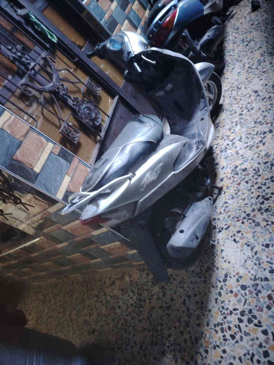 سلام عليكم ورحمة الله وبركاتة دراجه ماكس منغولي سرعتها ١٢٠ البيع دراجه شغاله سلف وهند ر مكينه ناعمه  شلعه معدل ختم واحد ويه مكينه كهربايات كله شغاله  مكان بغداد حي الكوفه مقابل ام الكبر شارع صوره  السعر ٥٥٠ وبيها مجال الطيبين    رقم مبايل *********** شراي خابر
