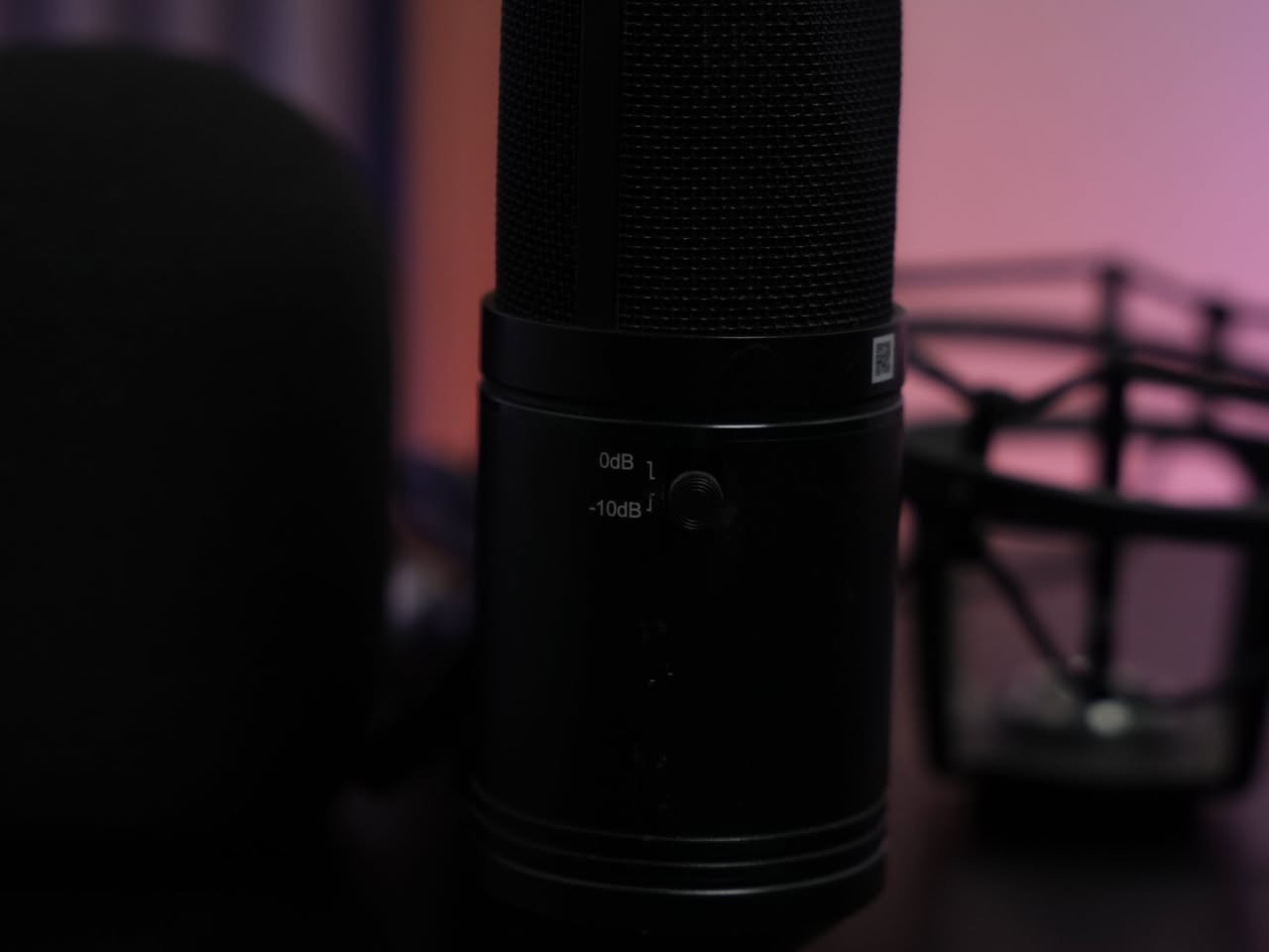 للبيع BOYA BY-M1000 – بحالة ممتازة

مايك احترافي مناسب للبودكاست، التعليق الصوتي، وتسجيل المحتوى بجودة نقية وواضحة.
ثلاثة أنماط تسجيل، صوت دافئ ونظيف، أداء ممتاز مقابل السعر.

✔️ نظيف جدًا
✔️ مع الشوك ماونت والفلتر
✔️ جاهز للاستخدام (يحتاج كرت صوت بفانتوم 48V)

مناسب لمن يريد تطوير جودة صوته بشكل احترافي. كالار, السليمانية


**إذا كنت صاحب هذا الإعلان وتريد حذفه لأي سبب، رجاءا أرسل رسالة إلى الدعم الفني**