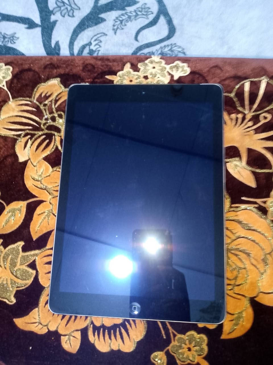 السلام عليكم ايباد ايفون على مو نظافه 100 عالميه مو قبول جهاز بلغ واحد ما مفتوح بيه على وضع الشركه جهاز نظيف وكلش حلو وبالشريحه.
مكاني البصره الزبير هذا رقمي السعر 65 
 قفل قفل قفل 
***********
