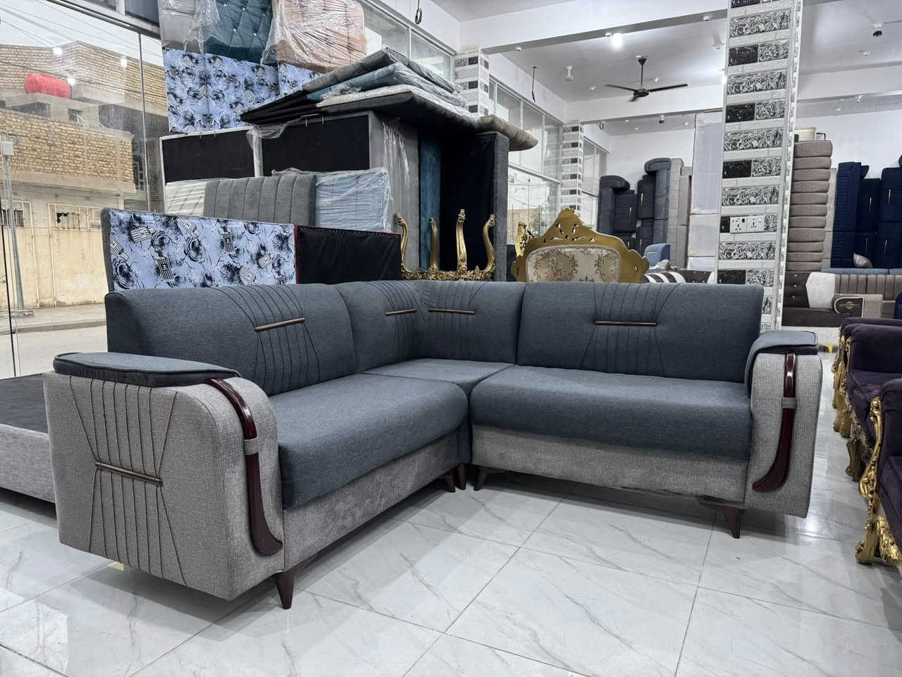 مساء الخير عليكم 
ديوان يكفي استقبال ٧*٤ يطلع ١٤متر ٢٠نفر ١٢قطعه
ديوان تسكام مقعد بلوك اسود سفنج ١٠ سم مميز اول 
متوفر اكثر من موديل الالوان مميزه وموديلات مميزه 
نشتغل ع متر حسب طلب زبون وكافه قياسات 
للستفسار ع رقم *********** واتساب اتصال 
العنوان كوت زين القوس شارع مله قرب فرن رحمه 
معمل ومعرض بركات ام البنين ع 🌸🤍
