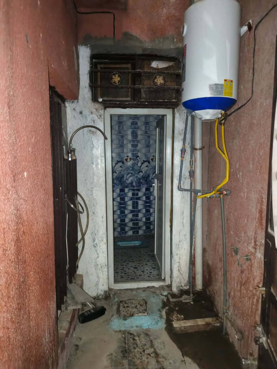 بيت مساحه 42شارع عدن متوسط صلاح دين مقابيل سوك الصبح
0772 739 5005
