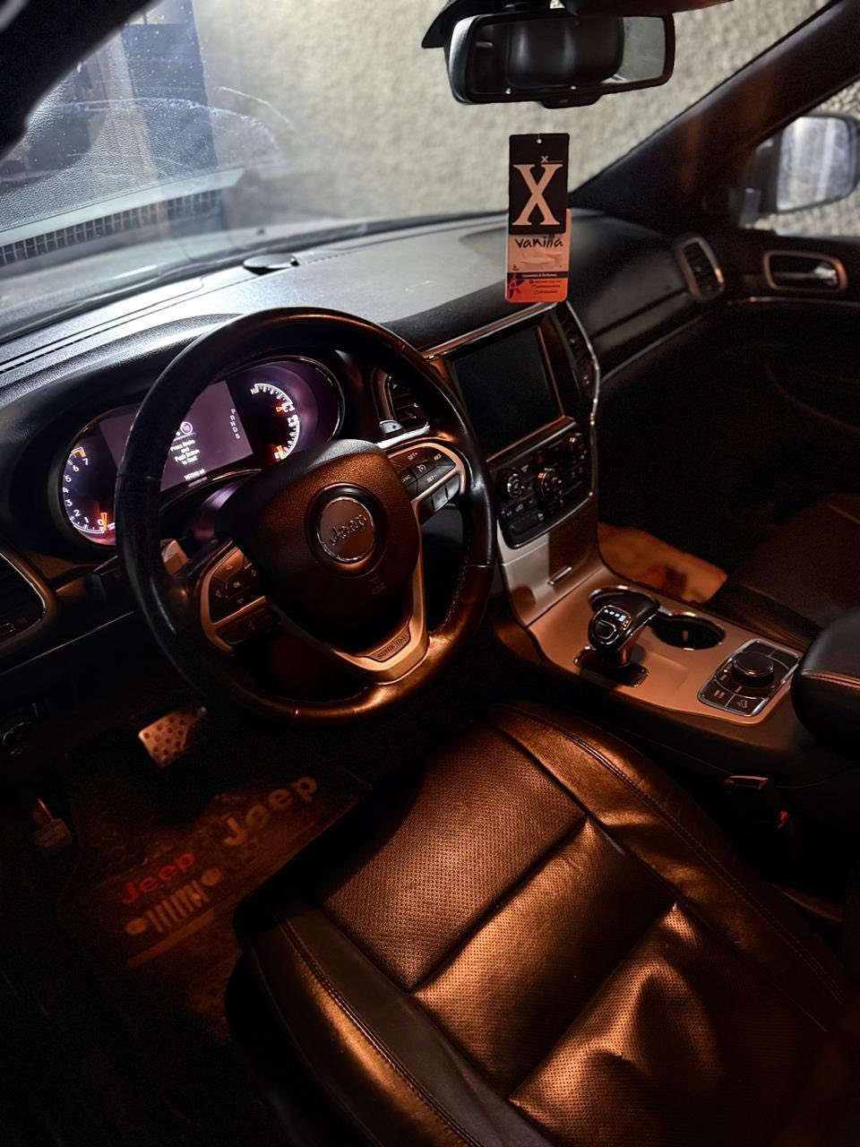 السلام عليكم
للبيع فقط بدون مراوس

 جيب كراند شيروكي 

موديل 2015

فور ويل السيارة 

4انظمة قياده 

ماوس 

كير طياره 

محرك المرغوب 

فول لمتد 

بنوراما 

كشنات تدفئة تبريد 

شاشة كبيره 

سياره عليها ادامه كامله 

صدر جديد 

تخم تاير 

باتريت زوج صغير +كبير 

رقم انكليزي باسمي شرط تحويل ثاني يوم 

سياره متعوب عليها ومال بيت 

سياره تأخذها ما تصرف عليها اي مبلغ 

بيها 5قطع السياره 

السعر 173$ وبيها مجال حك الجية 

مكان سيارة بغداد 

للاستفسار ***********
