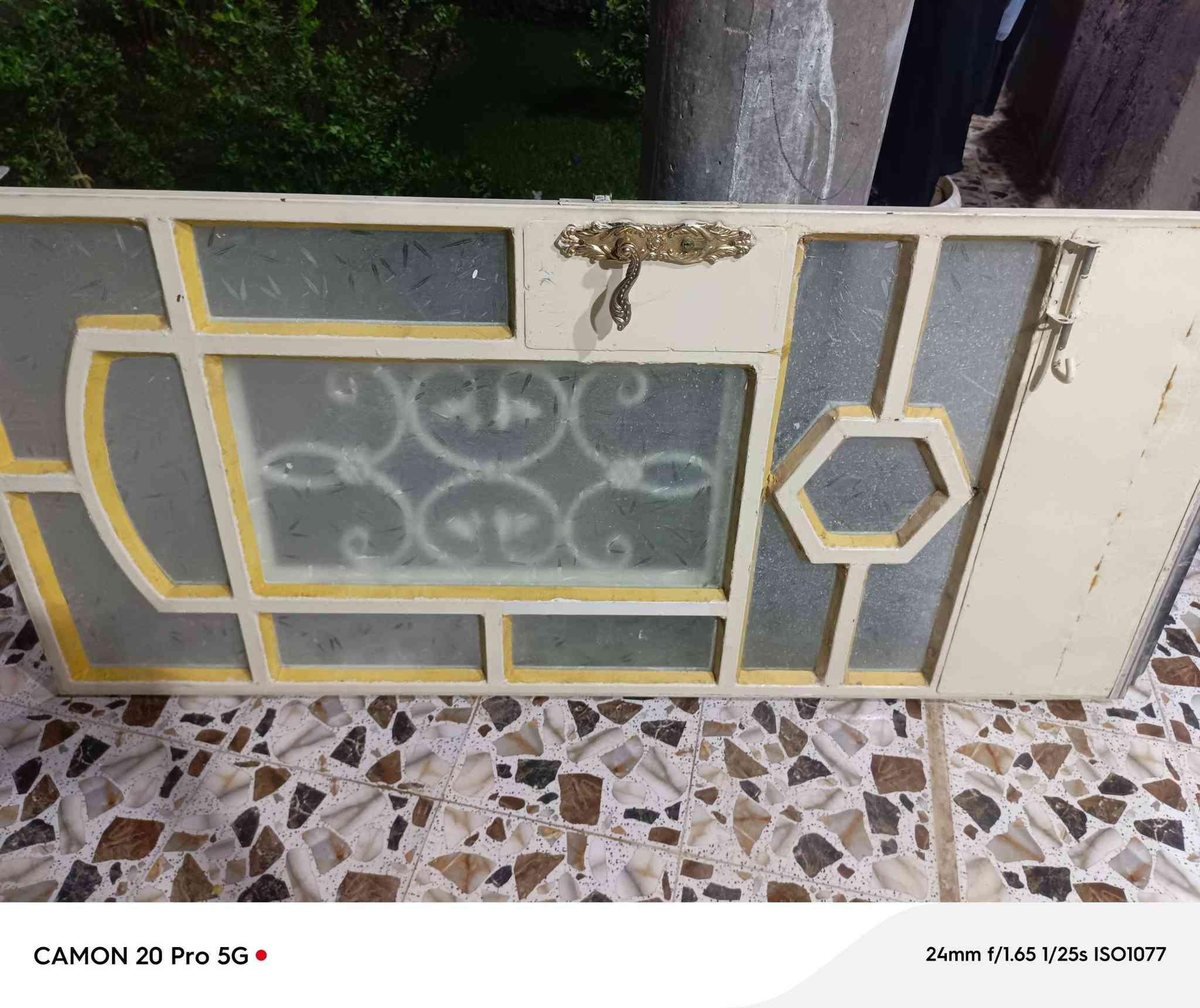 باب حديد ثقيل قياس 1.94*90 نظيف جدا للبيع***********
