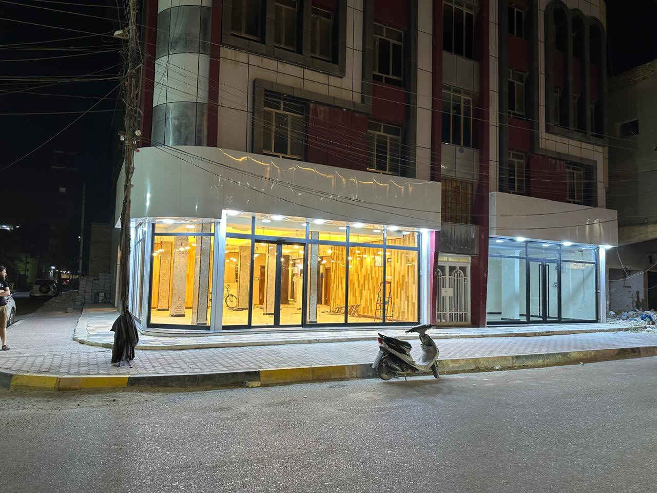 على بركه الله توفر بنايه كامله للايجار
مكونه من خمس طوابق كل طابق يحتوي على اربع شقق 
تؤجر كامله 
البنايه في منطقه ابريهه موقع جدا مميز 
للاستفسار الاتصال على الرقم ***********
محمد التميمي للعقارات
