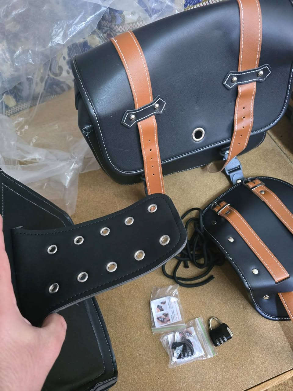 حقائب سرج جلدية عالمية للدراجات النارية متوافقة مع العديد من الطرازات مثل هارلي سبورتستر. 

للحجز راسلونه على خاص 
يوجد توصيل لجميع المحافظات العراق 5 الف 

#العراق #ايران #لبنان 
#حرب #ايران #لبنان


**إذا كنت صاحب هذا الإعلان وتريد حذفه لأي سبب، رجاءا أرسل رسالة إلى الدعم الفني**