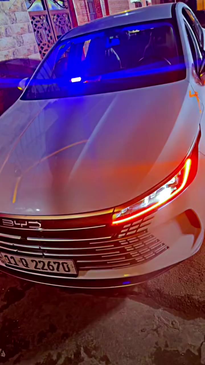 السلام وعليكم بي واي دي دستروير 2025 ماشيه 15 الف بغداد باسمي
السايرة مكفوله من عدى هاي الرصعة الصغيرة 
السعر 18 مليون قفل مكاني بغداد الجديدة الامين رقمي ***********
