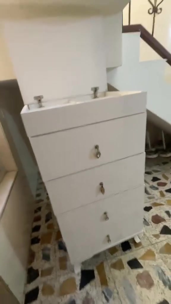 غراض للبيع قطعه كاونتر جديده تفصال ؟
ميز جرار او كاشير خشب ماليزي؟
بوفيه نضيفه صاج طول 2متر ونص؟
استان اشجار مدخل؟
لوكر نضيف؟
ميز خشب او جزامه كلشي يرهم؟
كرسي تخم؟
كنتور تركي وكومديات وميز تواليت؟ 
طباخ نضيف شغال تفحص وتاخذ
***********
