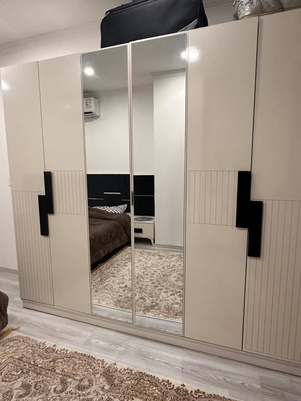 غرفة نوم 5 قطع بدون دوشك 6 اشهر استعمال 500 الف ومجال 
***********
