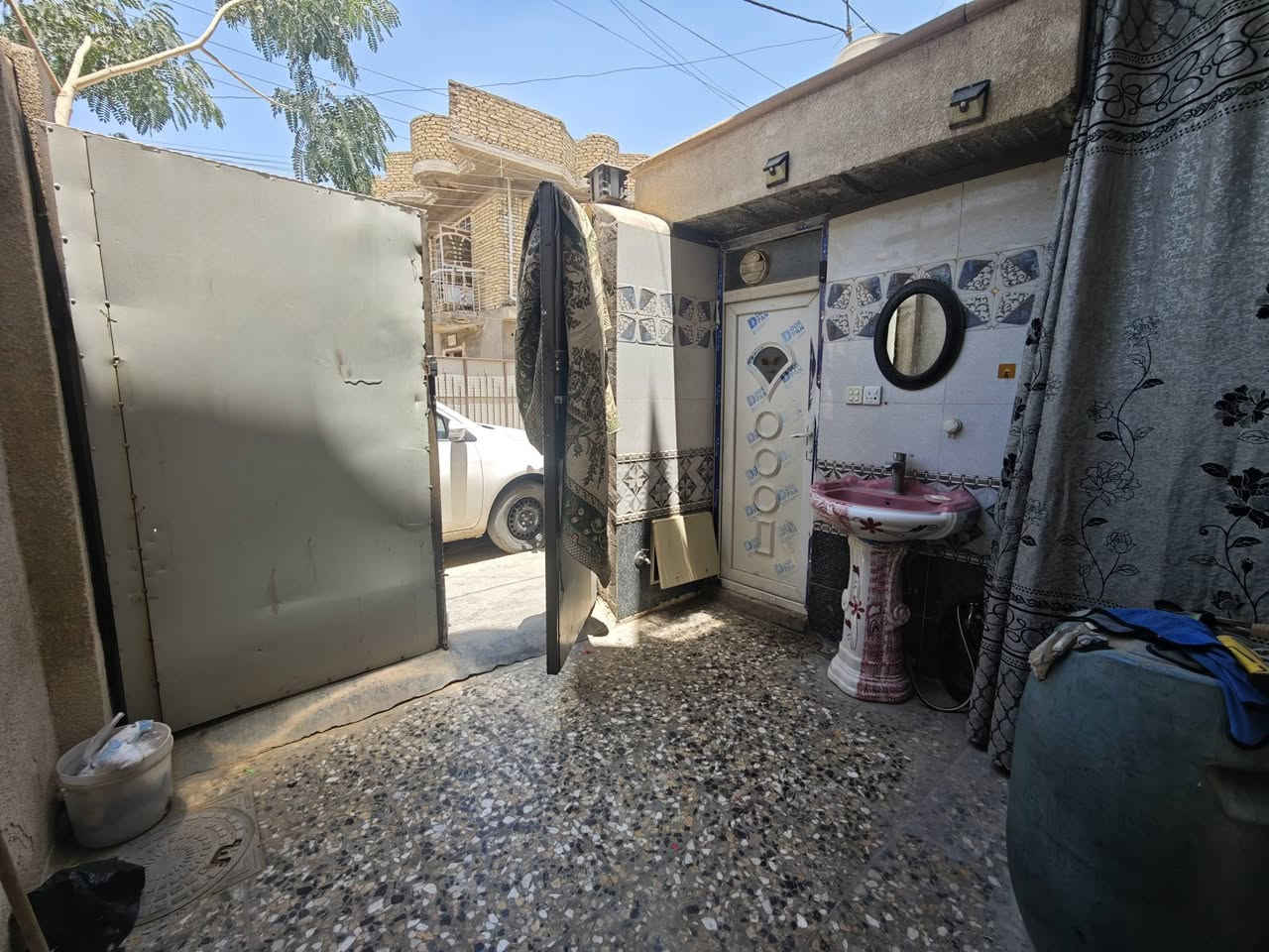 بيت للبيع منطقة الكفاءات طابو صرف 100متر 5*20
الفرع الثاني خلف حسينية بطلة كربلاء

البيت يحتوي على استقبال وصالة كبيرة ومطبخ حار وبارد وحمام داخل البيت وحمام خارجي 
الطابق الثاني غرفتين وحمام
للاستفسار الاتصال على الرقم
***********
