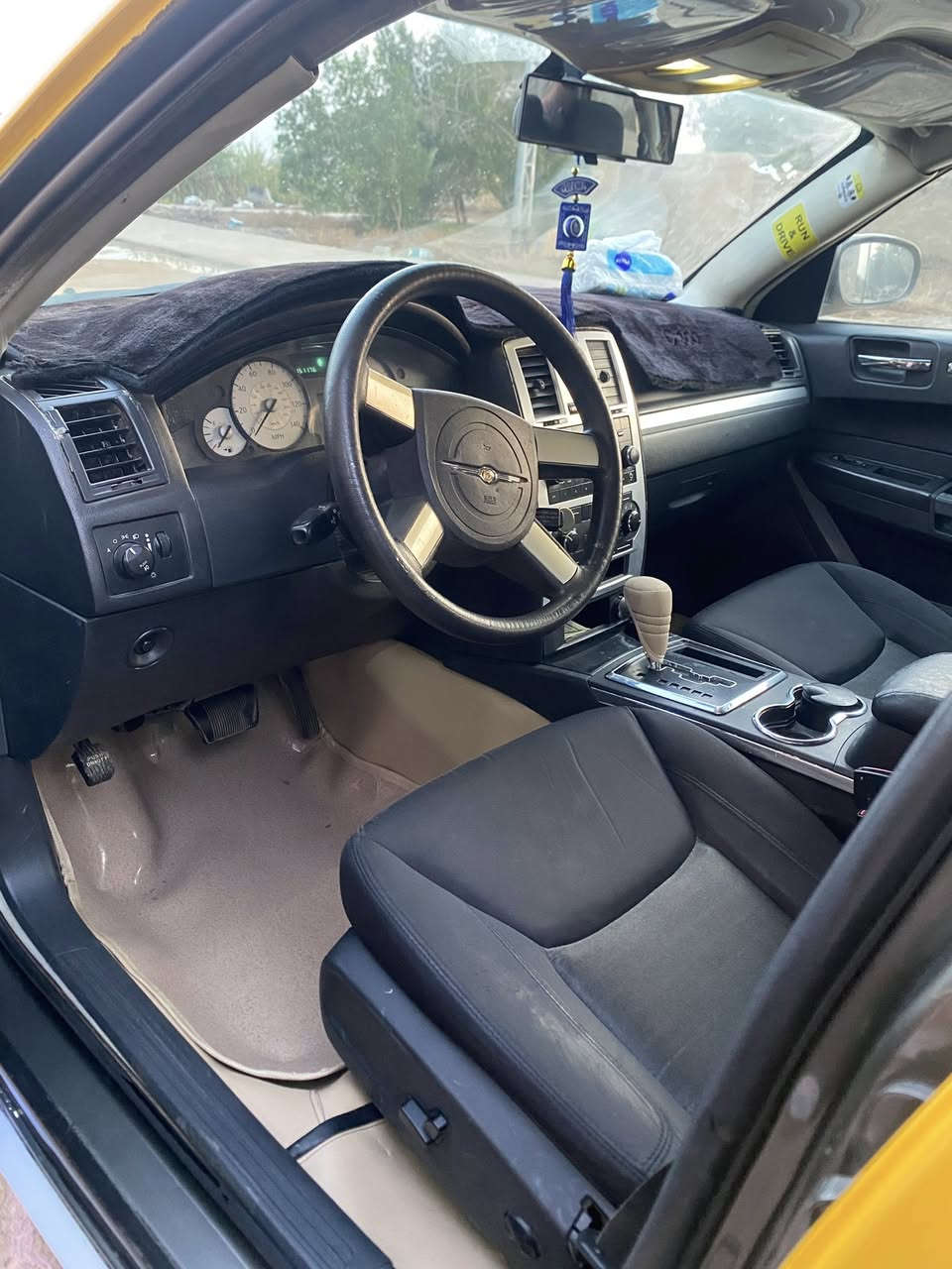 السلام عليكم. ٢٠١٠. رقم انكليزي  سيارة تعمير جديد. مكينه وتبريد وتدفئة وكير واكسل وحداده وكهربائيات وصبغه جاهزة تخم تاير جاهز  خط وبحث جاهز مصفرة مكانها ميسان *********** السعر ١١٨
