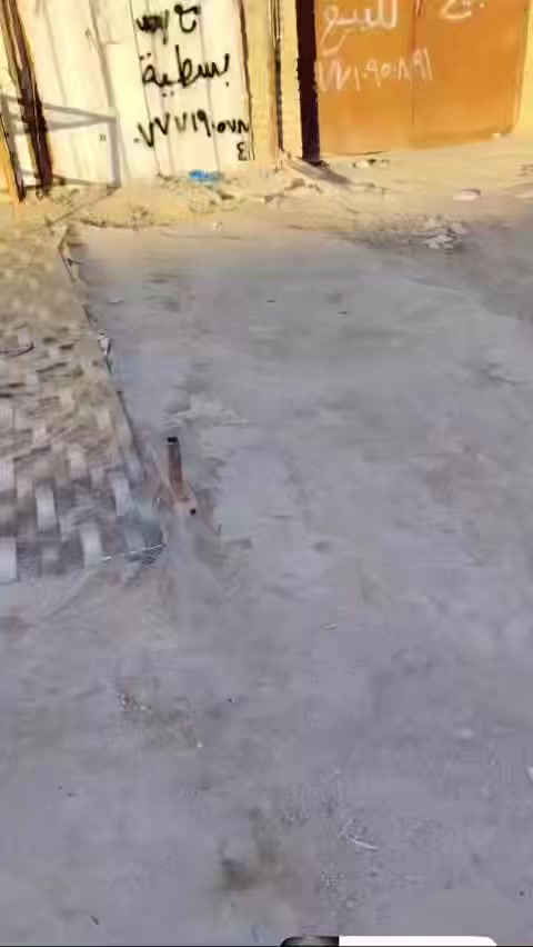 سلام عليكم ورحمة الله دار تجاري للبيع مساحة 300 يحتوي على 4 محلات شارع عريض مكان حي اور قرب مدرسة يافا 
سند مستقل 
لاستفسار ***********
