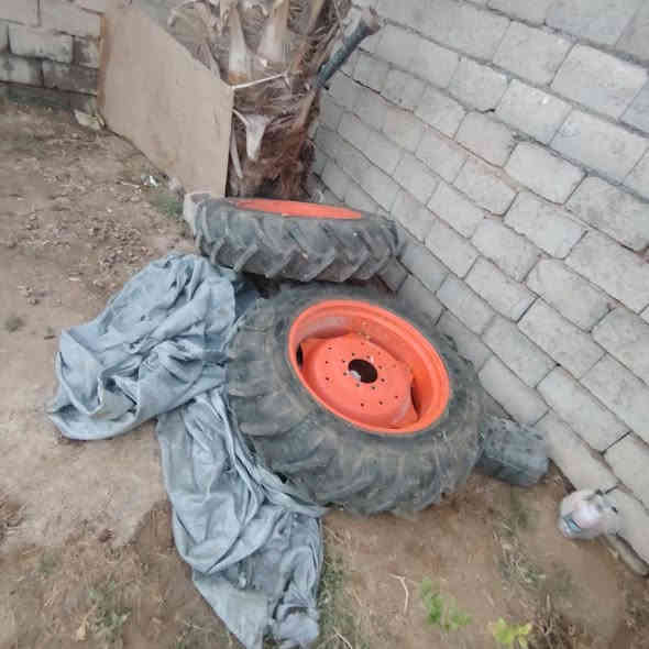 سلام عليكم ورحمة الله وبركاته يوجد للبيع تايرات ٢٨ على ١٢    على ٤ مال كابوته ٤بستم *********** المكان ديالى
