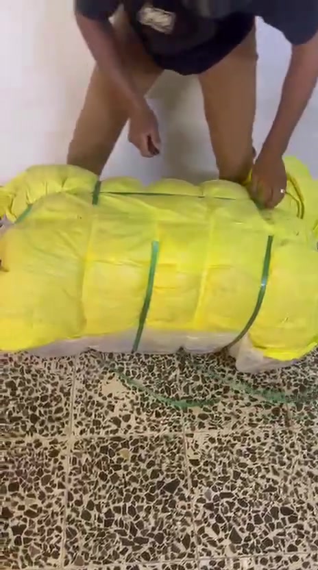 السلام عليكم متوفر لدينا جميع الملابس النسائي من البجامه دشيات شلحه دشداشه ملابس نوم باله الي يحب يرسلني واتساب و دز الصور والاسعار مناسبه ( الفين دينار)  التواصل على رقم الواتساب *********** أو خاص
