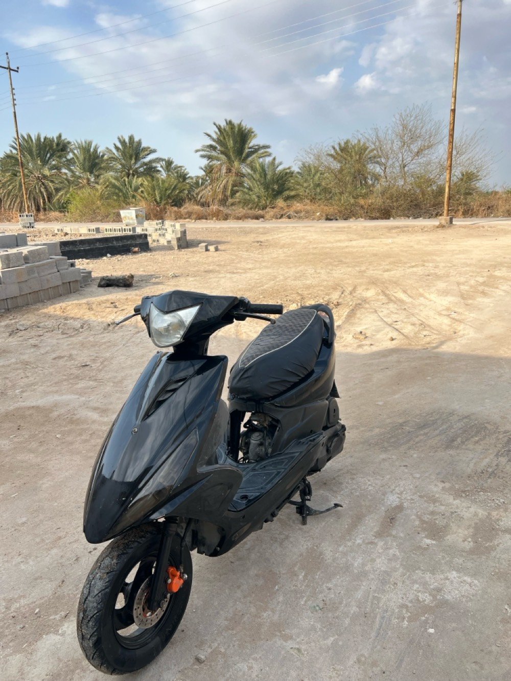 سلام عليكم للبيع ماكس مضلع ياباني مامفتوحه جيب فيتر وافحص شلعه ومعدل كهربائيات كلها شغاله لايت اشاير هورن سلف ملاحظه فقط الباتري ضعيف مكاني البصره قضاء الدير