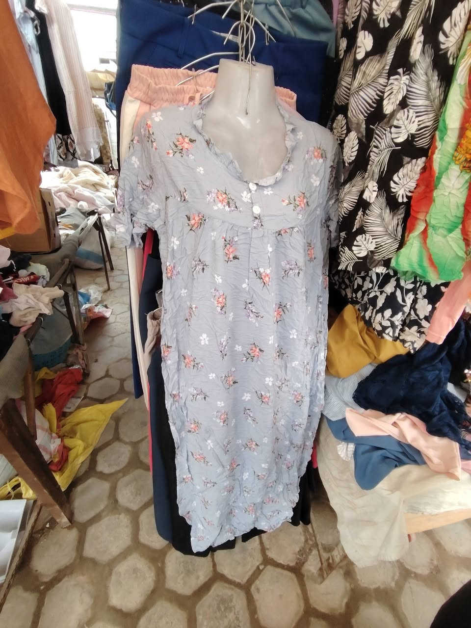 متوفر لدينا بضاعة جديده شلحه ودشداشه نسائي كشمير وفالينه سعر القطعه ٣٠٠٠ واكو ٢٠٠٠ كلمن سعره العنوان سوق البالات محل صادق مقابيل مول حجي عاهد مول الشاميه كافت القياسات موجودة ونعتذر عن التوصيل رقم الواتساب *********** البضاعه متوفره
